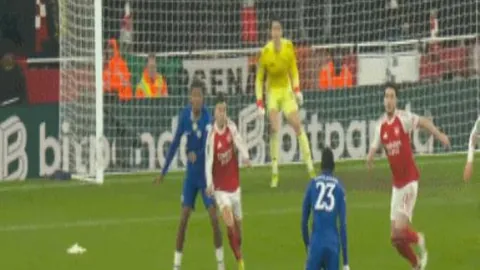 广厦击败上海，布朗获“关键先生”称号——中国新闻网